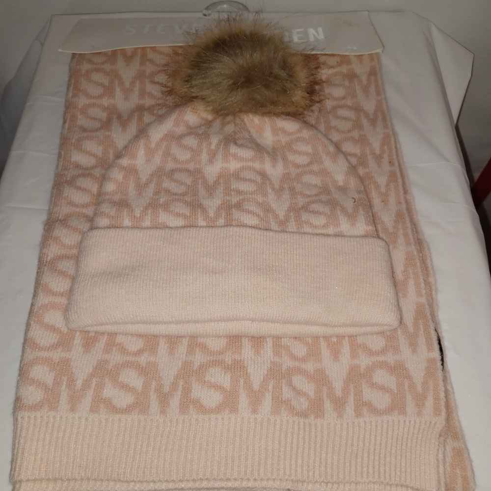 Steve Madden Blush Knit Beanie And Scarf Set View 4